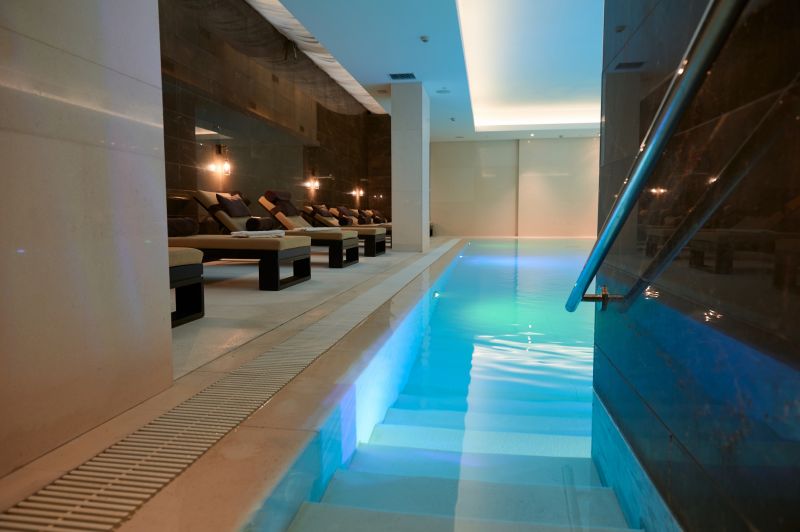 Spa-like Tub Area